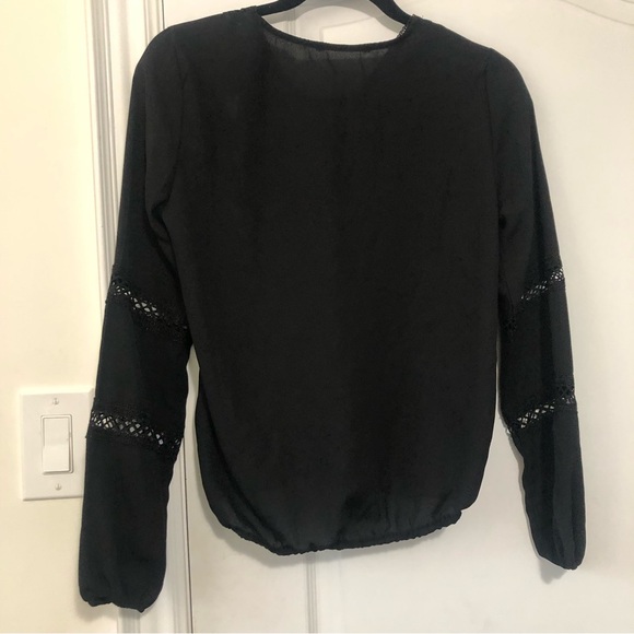 Black victorian style blouse - Picture 3 of 3